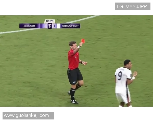 意甲激战:里昂大胜巴萨引发争议判罚全场沸腾